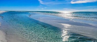 San De Luna #15 â Foot steps from the Gulf and Sound on Pensacola Beach