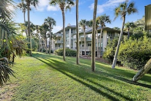 Exterior - Central Kiawah in Turtle Point with Golf Views! w/ Elevator Access! (Kiawah Island)
