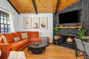 Luxury Cabin, 2 Bedrooms, Mountain View | Interior