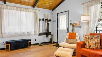 Luxury Cabin, 2 Bedrooms, Mountain View | Living area | 50-inch Smart TV with digital channels, fireplace, Netflix