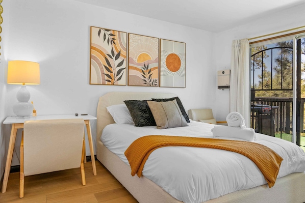 Luxury Cabin, 2 Bedrooms, Mountain View | Premium bedding, in-room safe, individually decorated