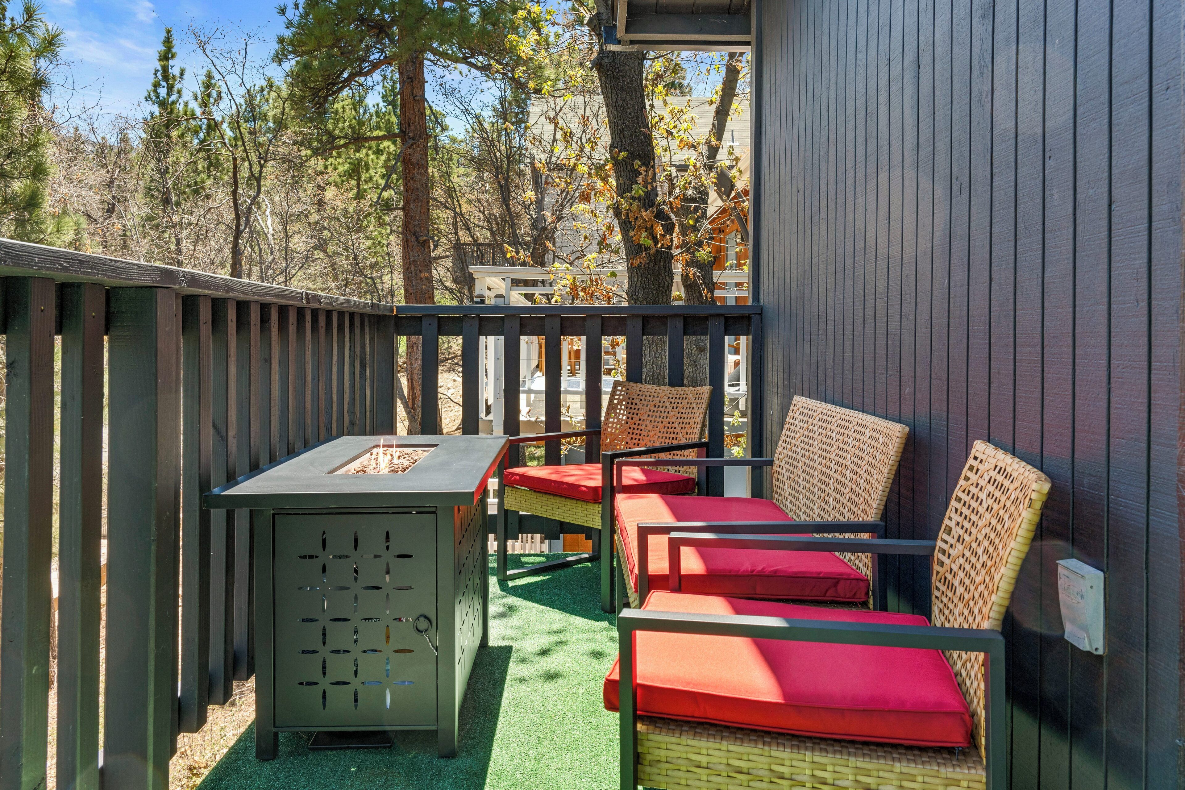 Luxury Cabin, 2 Bedrooms, Mountain View | Terrace/patio