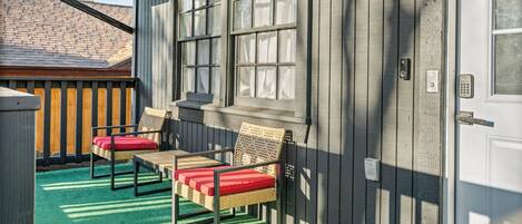 Luxury Cabin, 2 Bedrooms, Mountain View | Terrace/patio