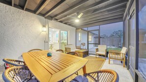 屋外ダイニングエリア