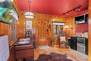 Cabin, Mountain View | Private kitchen