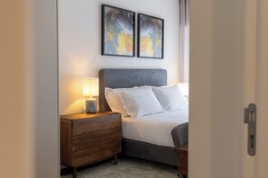 2 chambres, coffres-forts dans les chambres, bureau