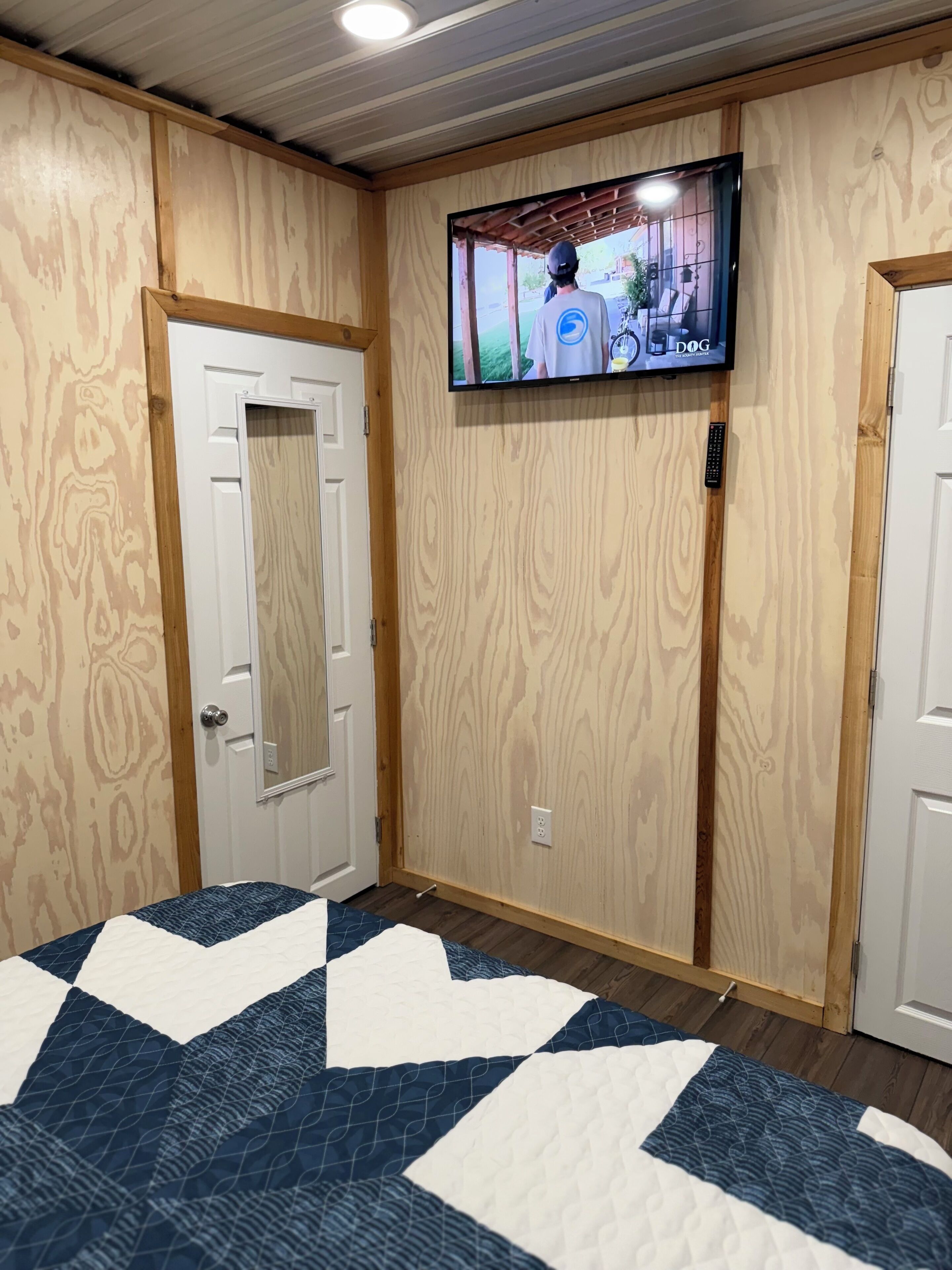 1 slaapkamer, een strijkplank/strijkijzer, gratis wifi, beddengoed