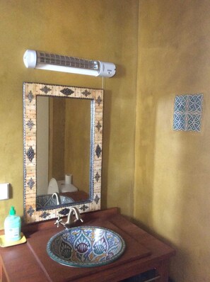 Serviettes fournies, savon, papier toilette