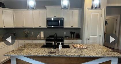 Rustic FarmhouseJust 15 Minutes from LSU &Downtown