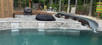 Soothing 4-bedroom house with AC and pool with slide in charming Creedmoor