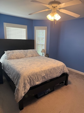 4 makuuhuonetta, silitysrauta/-lauta, Wi-Fi, vuodevaatteet