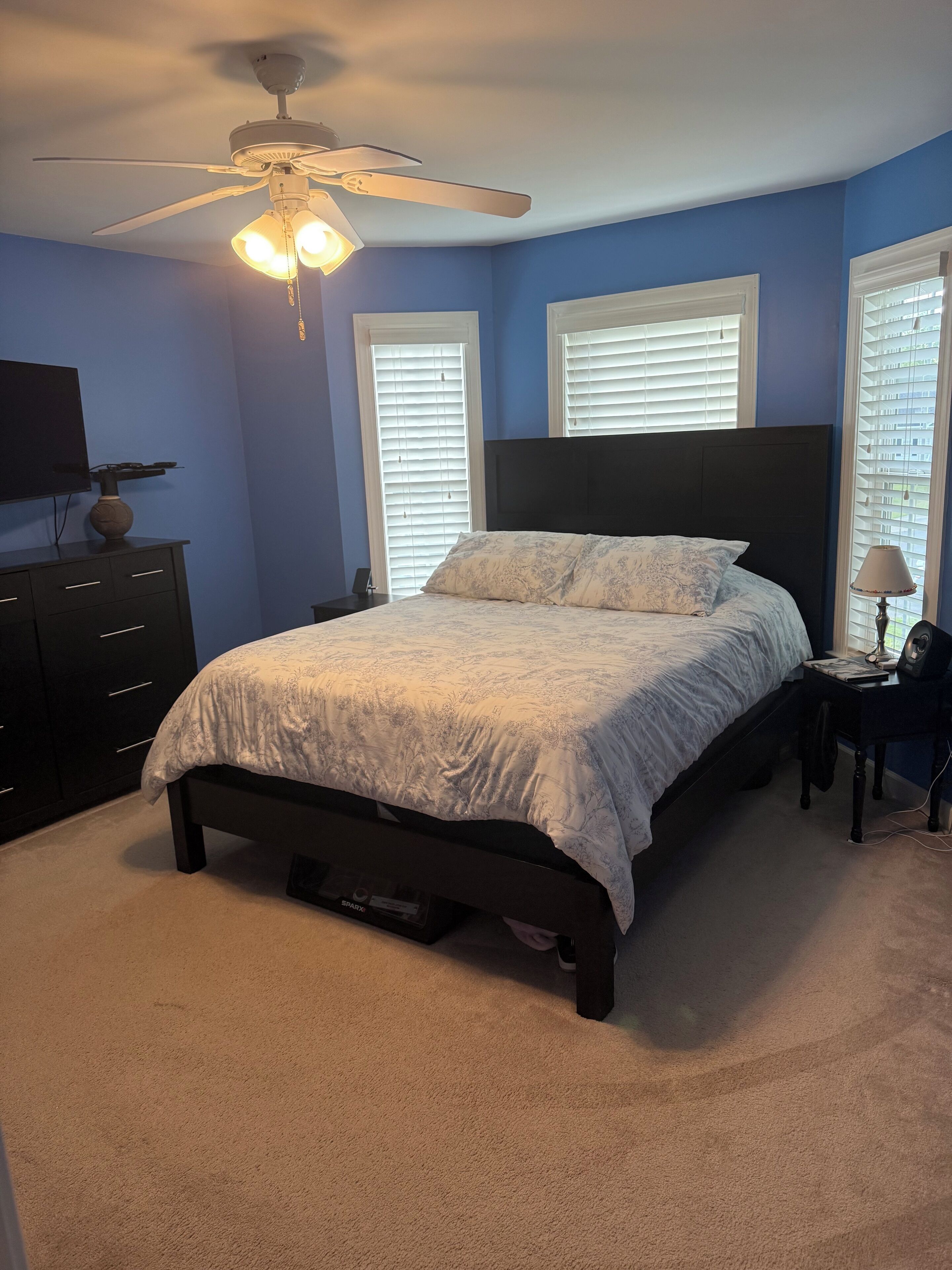 4 slaapkamers, een strijkplank/strijkijzer, wifi, beddengoed