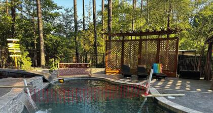Soothing 4-bedroom house with AC and pool with slide in charming Creedmoor