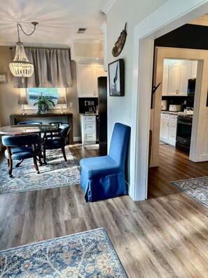 Dining - The Blue Heron - Lake View near Music Park (Live Oak)