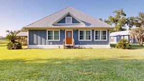 Exterior - The Blue Heron - Lake View near Music Park (Live Oak)