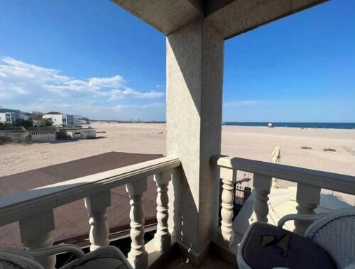 Charming villa in superb Eforie with WiFi, AC &  Deluxe King Room