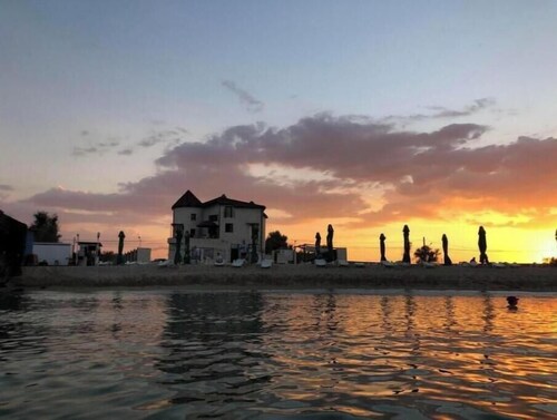 Deluxe King Room & Deluxe Queen Room