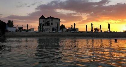 Deluxe King Room & Deluxe Queen Room