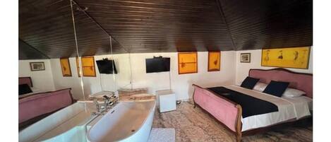 2 bedrooms, internet, bed sheets