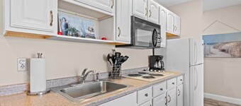 🛶 Torch Lake Vista | A-Ga-Ming Golf Retreat | Sunrise Views + Dual-Unit Condo ➠ 741