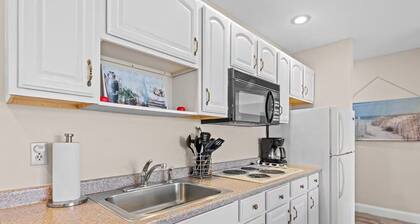 🛶 Torch Lake Vista | A-Ga-Ming Golf Retreat | Sunrise Views + Dual-Unit Condo ➠ 741