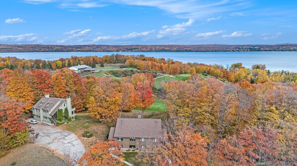 Exterior - 🛶 A-Ga-Ming Escape | Best Torch Lake Views + Golf | Large Private Patio ➠ 755 (Kewadin)