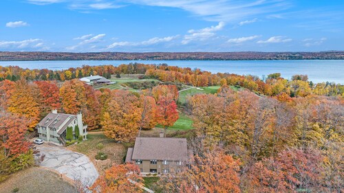 🛶 A-Ga-Ming Escape | Best Torch Lake Views + Golf | Large Private Patio ➠ 755