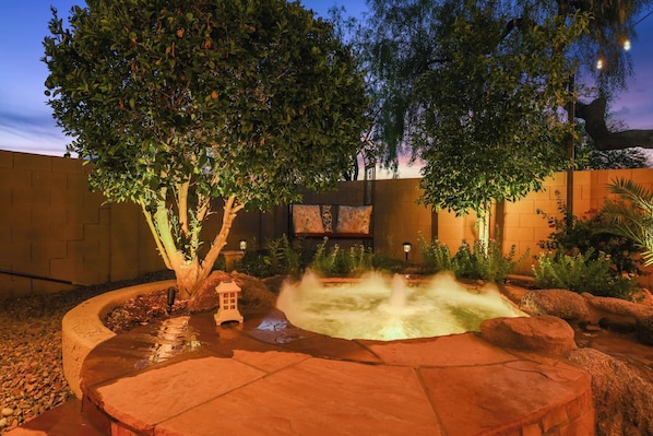 Outdoor spa tub