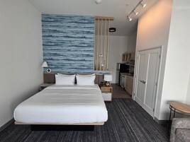 Cortinas blackout, tabla de planchar con plancha y cunas gratuitas