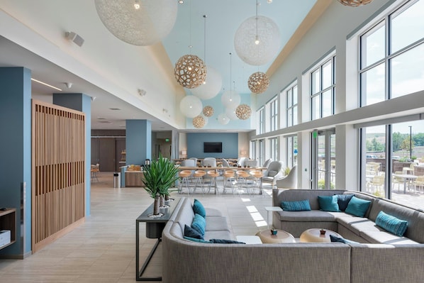 Lobby lounge