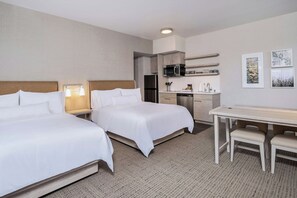 Studio, 2 Queen Beds