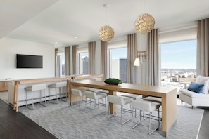 Hypo-allergenic bedding, in-room safe, desk, laptop workspace - Element by Marriott New Orleans Downtown (New Orleans)