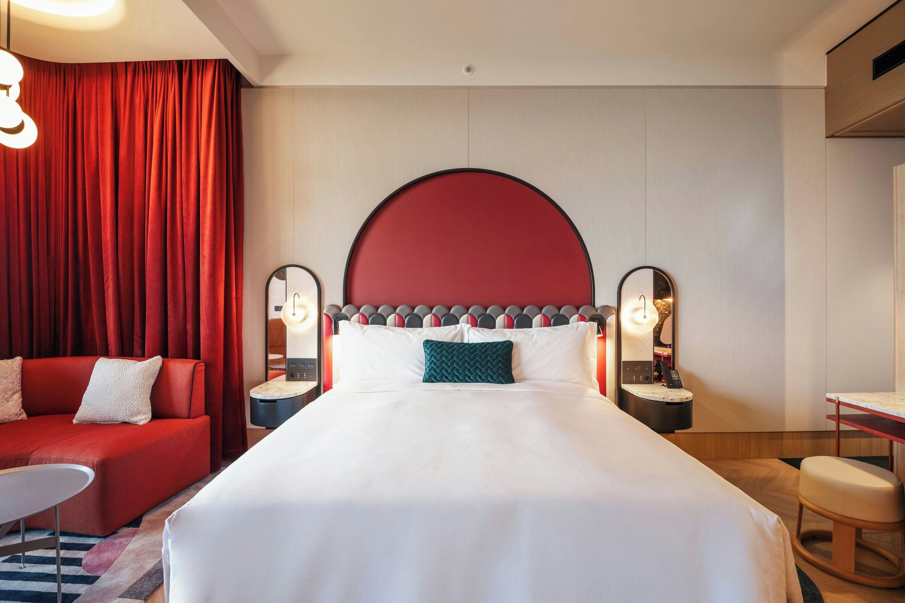 Horizon Room, 1 King Bed, Balcony | Schallisolierte Zimmer, Bügeleisen/Bügelbrett, kostenlose Babybetten