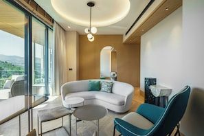 Premium Suite, 1 King Bed, Balcony | Living area