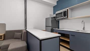 Studio, 1 Queen Bed (View)