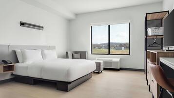 Studio, 1 Queen Bed (View) | Free WiFi, bed sheets