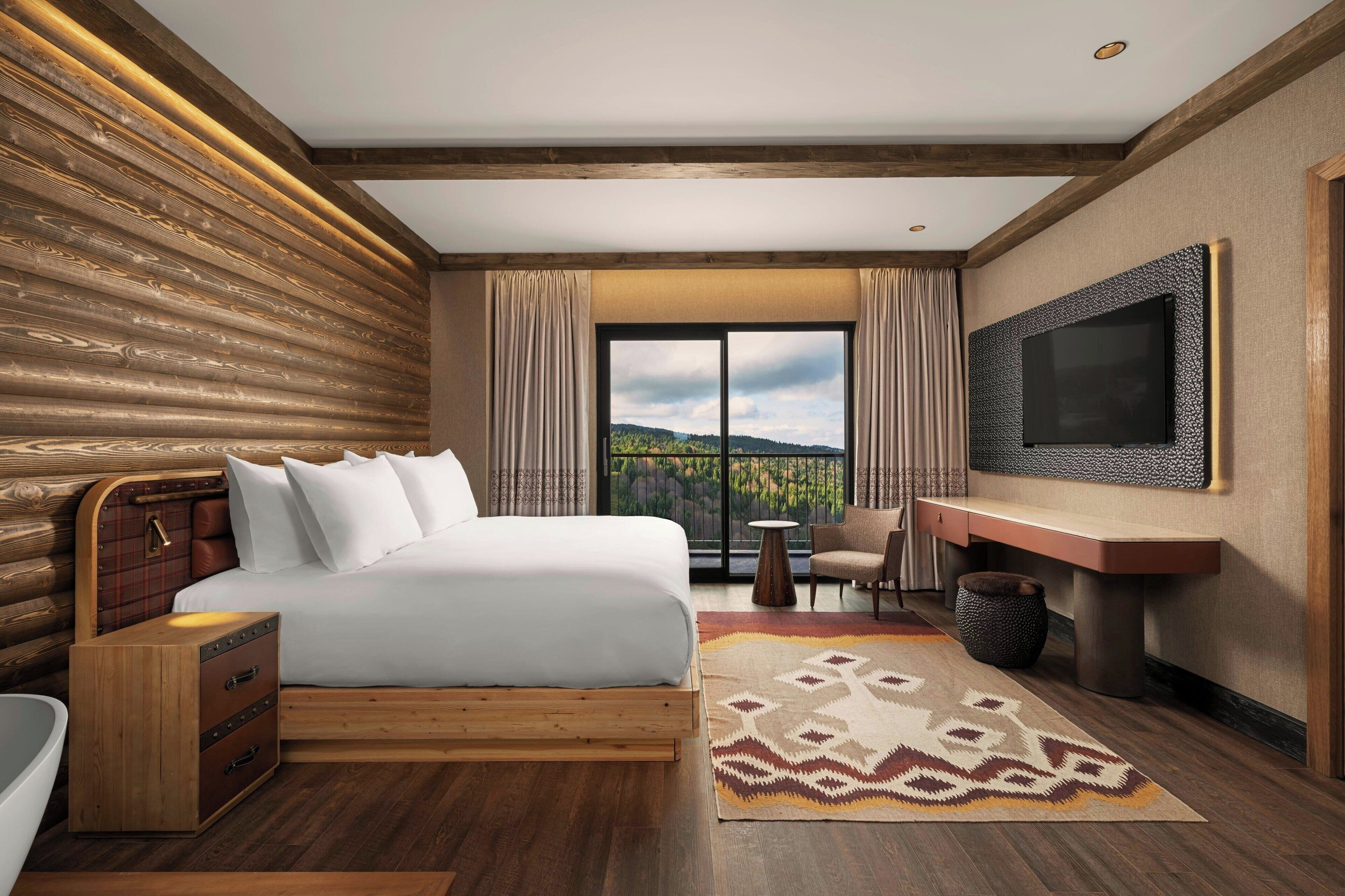 Suite, 1 King Bed with Sofa bed, Non Smoking, Mountain View (Balcony)