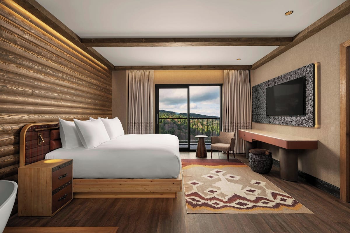 Suite, 1 King Bed with Sofa bed, Non Smoking, Mountain View (Balcony)