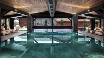 Una piscina techada