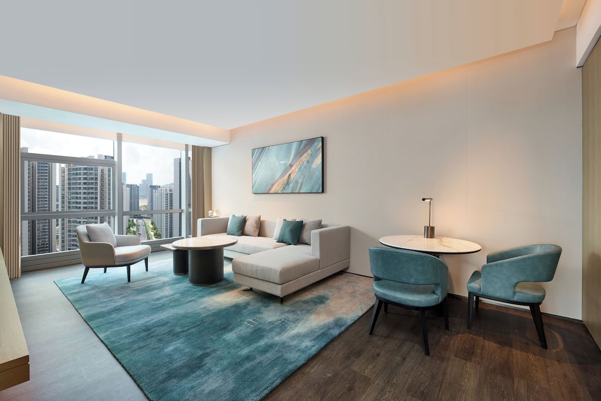 Suite, 1 King Bed, City View