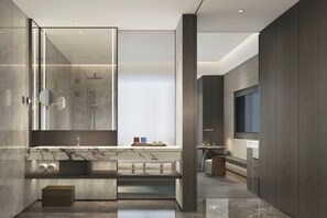 セーフティボックス (室内)、デスク、遮光カーテン、アイロン / アイロン台