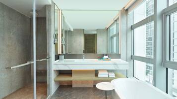 Articles de toilette gratuits, sĂšche-cheveux, peignoirs, chaussons