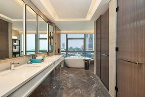 Suite, 1 King Bed, City View