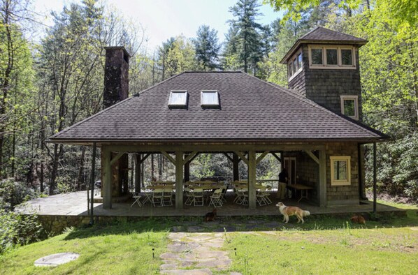 Outdoor dining - Splendor Mountain Shadow Pavillion (Tiger)
