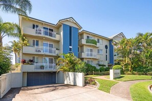 Exterior - Beautiful apartment on the water at Biggera Waters, Gold Coast (Biggera Waters)
