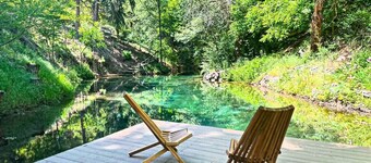 AMAZING Luxury Retreat with Private fresh spring ponds & Sauna! Sleeps 23