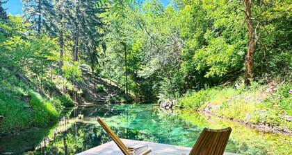 AMAZING Luxury Retreat with Private fresh spring ponds & Sauna! Sleeps 23