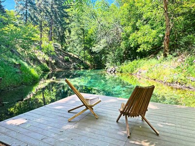 AMAZING Luxury Retreat with Private fresh spring ponds & Sauna! Sleeps 23