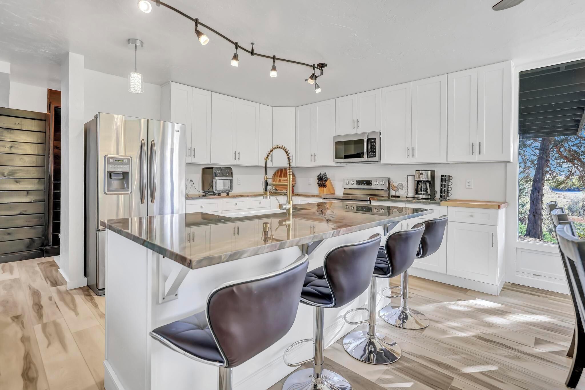 Microwave, oven, stovetop, dishwasher