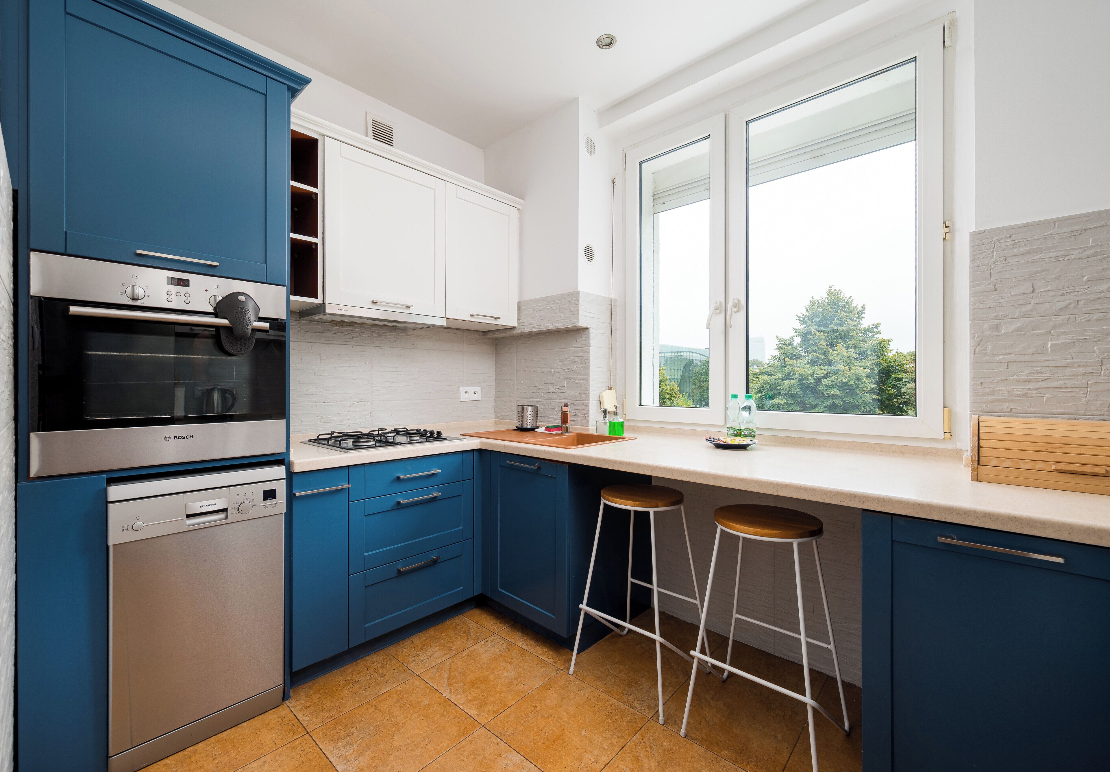 Kylskåp, ugn, spishäll och diskmaskin